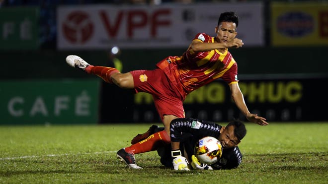 'Sao U20 Việt Nam' giúp B.Bình Dương dẫn đầu V-League 2018