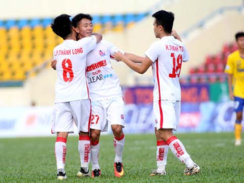 Thanh Tùng (số 18) ghi bàn ấn định chiến thắng 2-0 cho U21 HAGL. Ảnh: KH