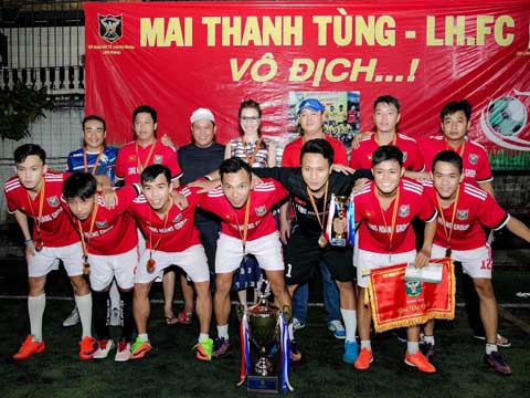 Mai Thanh Tùng với nhiều cầu thủ vừa cùng Sài Gòn FC dự giải VĐQG không khó vô địch giải năm nay. Ảnh: BM