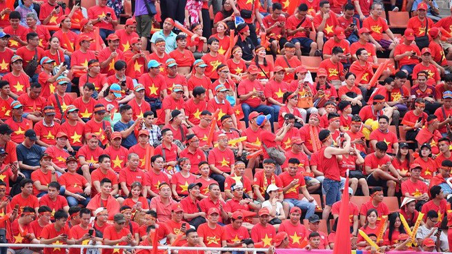 Người dân Việt Nam yêu bóng đá số 1 châu Á 