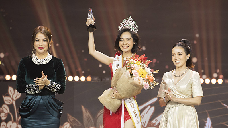 Nông Thúy Hằng đăng quang Hoa hậu các dân tộc Việt Nam 2022