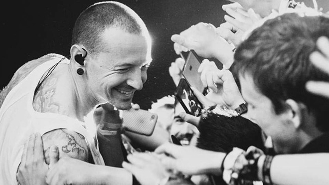 Chester Bennington thủ lĩnh Linkin Park tự tử: Fan Việt đau khổ ‘thời thanh xuân của tôi có anh’