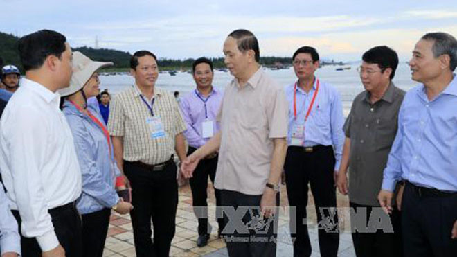 Chủ tịch nước Trần Đại Quang kiểm tra công tác khắc phục hậu quả bão số 12 tại Đà Nẵng