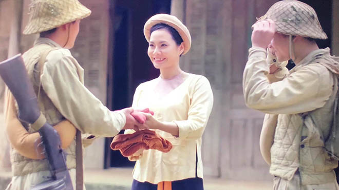 Thôn nữ Lương Nguyệt Anh đón ‘Bộ đội về làng’ mừng chiến thắng Điện Biên Phủ