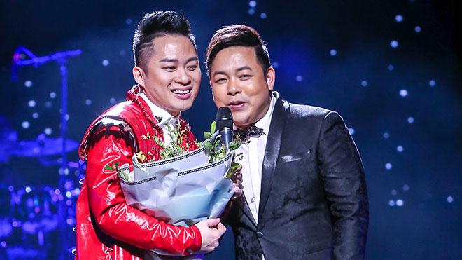 Liveshow 'Người tình': Tùng Dương hát nhạc xưa khiến Quang Lê phấn khích