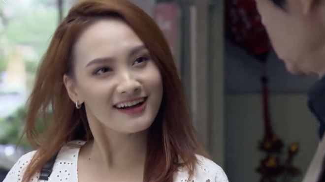 'Về nhà đi con' tập 1: Bảo Thanh ngăn phụ nữ tán tỉnh bố, Thu Quỳnh bị xe đâm nguy kịch