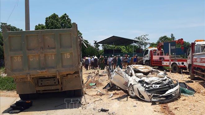Vụ xe tải lật đè chết 3 người trên ô tô con tại Thanh Hóa: Cháu bé may mắn sống sót đã xuất viện