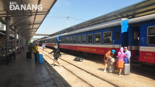 Đường sắt lập thêm tàu từ Đà Nẵng đi Hà Nội, TP. Hồ Chí Minh để giải tỏa khách