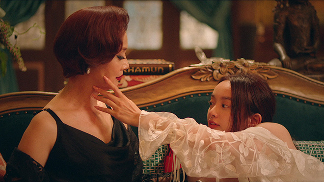 Phim 'Gái già lắm chiêu V' hé lộ 'cuộc sống vương giả' của NSND Lê Khanh và Kaity Nguyễn