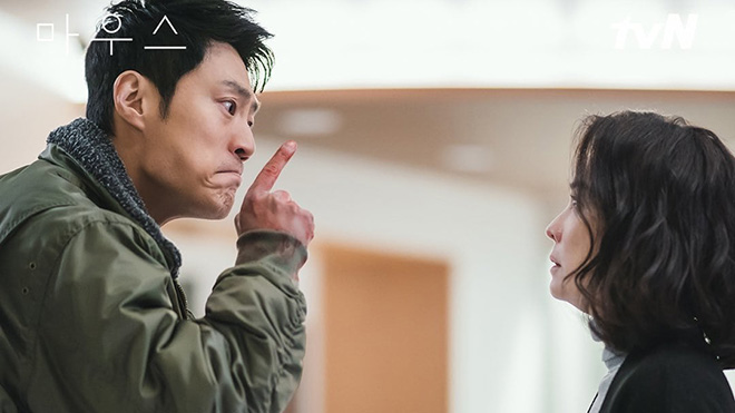 'Mouse - Kẻ săn người': Bác sĩ sát nhân sa lưới, cảnh sát Jung Ba Reum thay đổi tính cách?