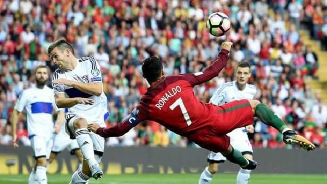 Xem lại siêu phẩm của Cristiano Ronaldo trong ngày vượt qua Pele