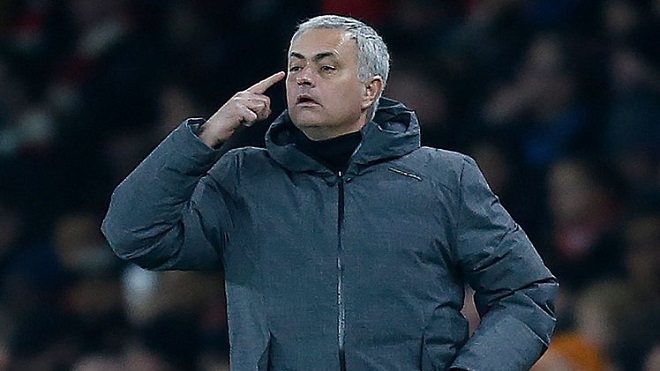 Mourinho: 'Chỉ cần một chút gió thôi cầu thủ Man City cũng ngã nhào xuống sân'