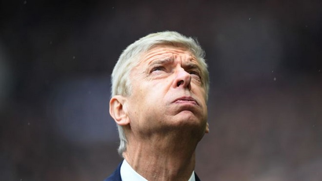 Wenger tuyên bố Arsenal sẽ không 'buông' Premier League như M.U mùa trước