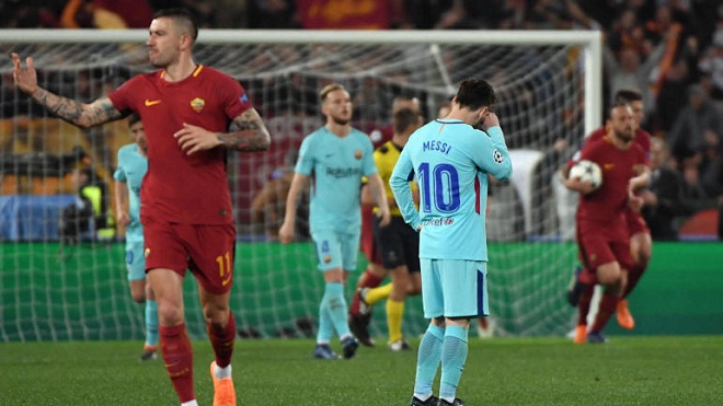 CHÙM ẢNH: Messi thở dài, cúi đầu ngao ngán sau khi Barca thua sốc Roma