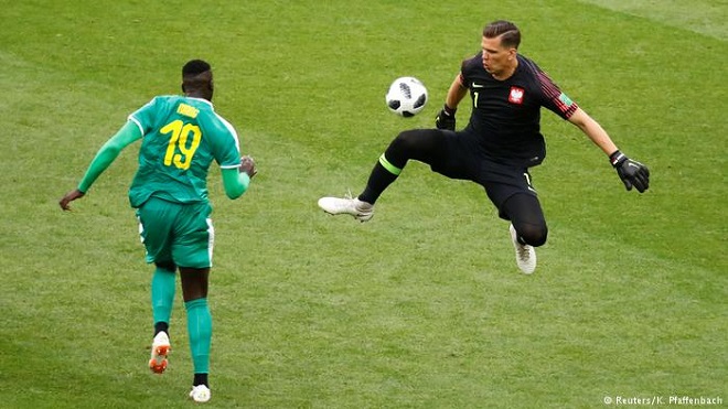 HLV Ba Lan sốc vì bàn thắng 'kỳ quái' của Senegal