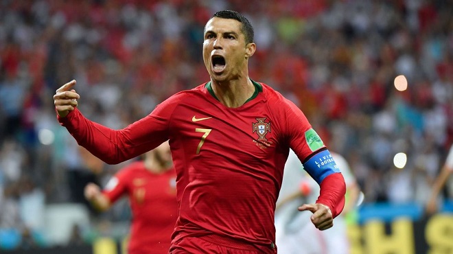 Ronaldo phá vỡ hàng loạt kỷ lục vĩ đại với hat-trick ở trận hoà Tây Ban Nha 3-3