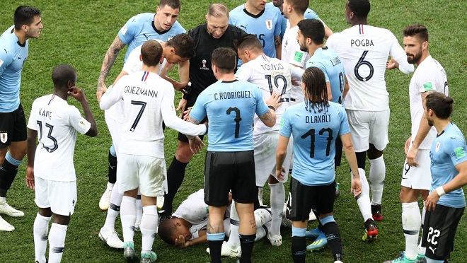 Mbappe bị tố học Neymar tật 'ăn vạ' sau pha lăn lộn ở trận tứ kết với Uruguay