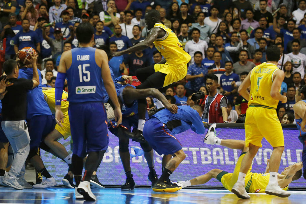 bóng rổ, 10 cầu thủ bóng rổ Philippines bị phạt nặng, cầu thủ bóng rổ Philippines và Australia đánh nhau, FIBA, cầu thủ bóng rổ Philippines và Australia ẩu đả