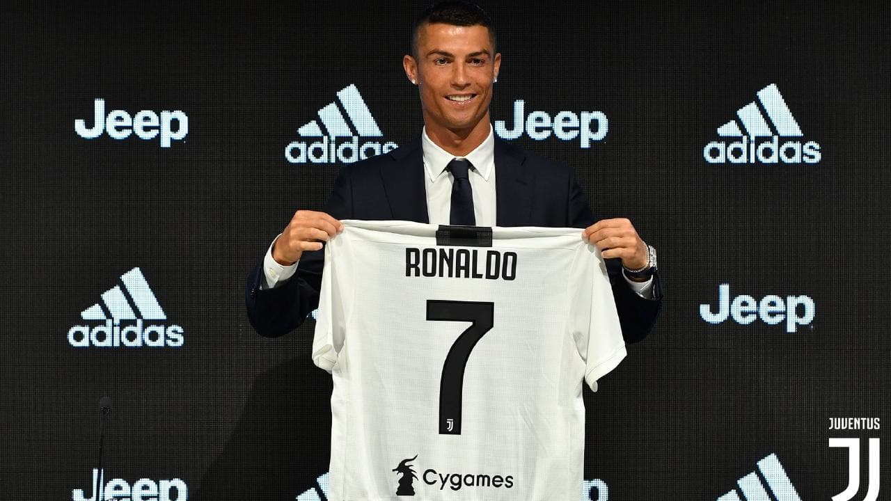 Juventus bán áo đấu Ronaldo, Juventus lập kỷ lục bán áo đấu Ronaldo, Real Madrid đã chọn số áo cho Eden Hazard, M.U không trả nổi tiền lương cho Gareth Bale.