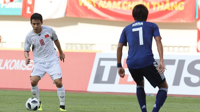 Gãy ngón chân, Hùng Dũng vẫn ở lại Indonesia cùng U23 Việt Nam