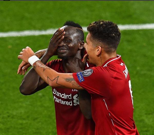 Chết cười với ảnh chế Firmino ăn mừng kiểu "độc nhãn". Liverpool. PSG