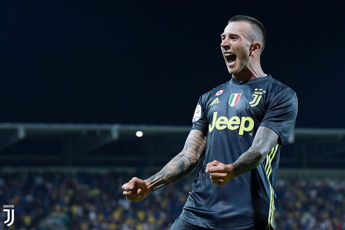 Frosinone 0-2 Juventus: Ronaldo ghi bàn trận thứ 2 liên tiếp, Juve dẫn đầu Serie A