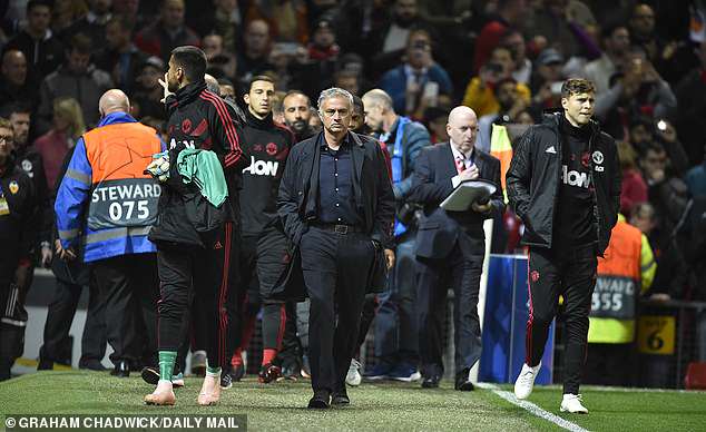 Mourinho tuyên bố đầy ẩn ý sau khi M.U hòa thất vọng trước Valencia