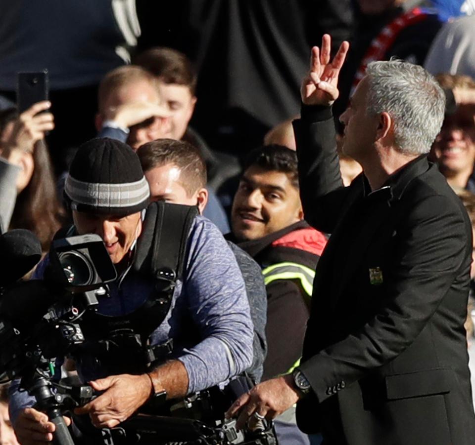 Mourinho và chiếc ghế dễ cháy ở Old Trafford