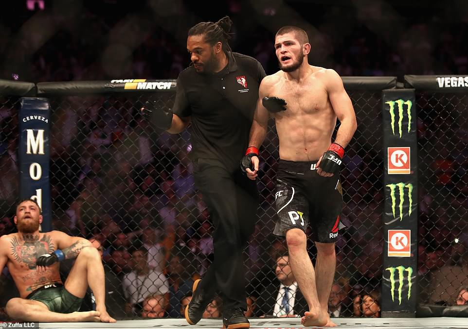 Hỗn chiến ở UFC, 3 bạn tập của Nurmagomedov bị tống vào tù vì tấn công McGregor 