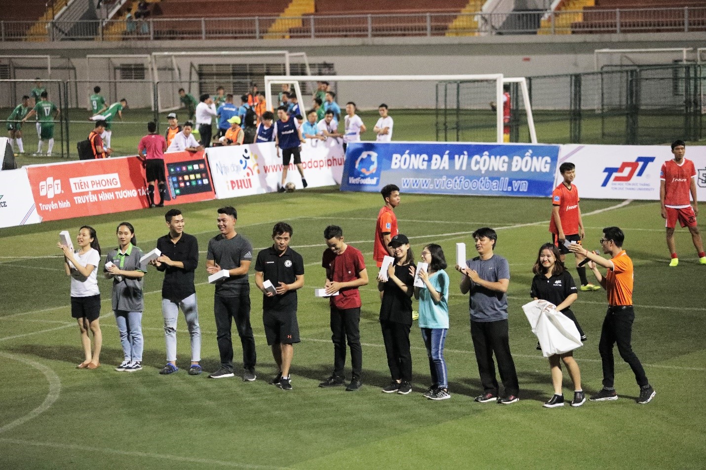 Đội bóng của Minh Vương nhận thất bại trong trận khai mạc giải “phủi” có ứng dụng công nghệ truyền hình tương tác.
