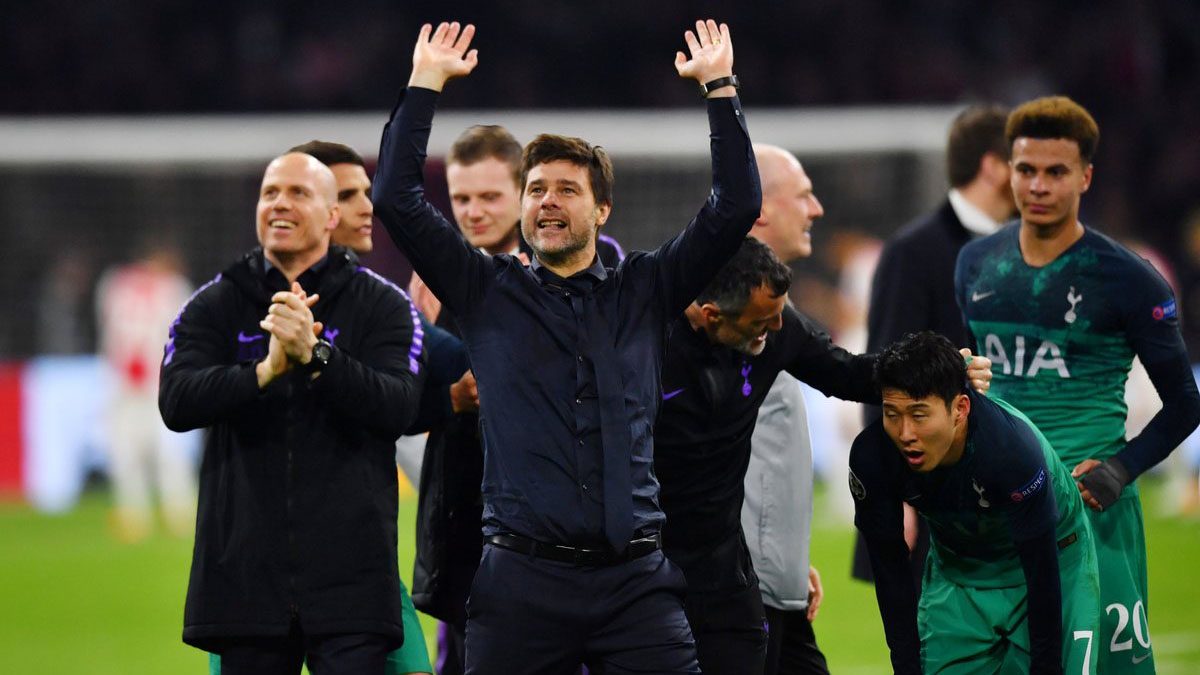 Pochettino ca ngợi 'cầu thủ Tottenham là siêu anh hùng', HLV Ajax sốc đau đớn vì thua ở giây cuối