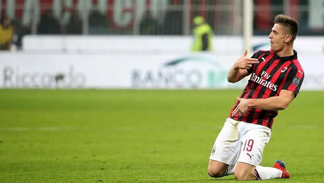 VIDEO bàn thắng AC Milan 2-0 Napoli: Tân binh Piatek lập cú đúp đẳng cấp