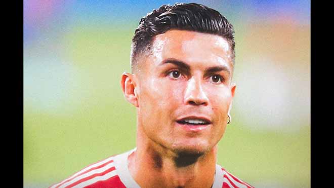 CHÍNH THỨC: Ronaldo trở về khoác áo MU