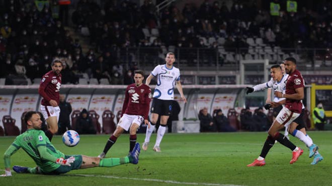 Inter chia điểm với Torino, đội bóng của Mourinho suýt thua trên sân khách