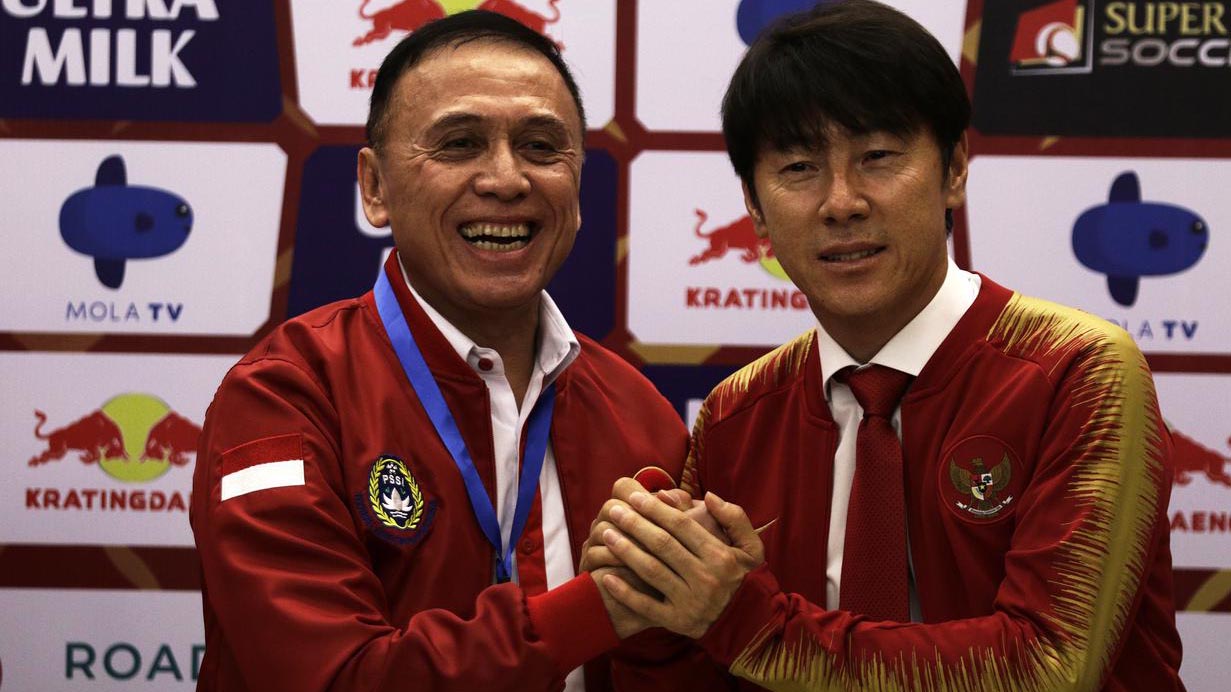 Bóng đá Indonesia rối loạn: Chủ tịch bị yêu cầu từ chức, Shin Tae Yong có thể ra đi