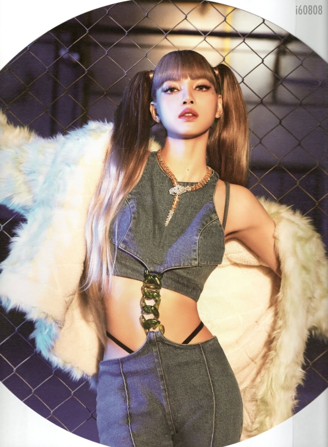 Blackpink, Lisa, Blackpink tin tức, Blackpink thành viên, Kpop, Lalisa, đĩa than, Kpop idol, Blackpink idol, Blackpink album, Lisa album, Lisa bài hát