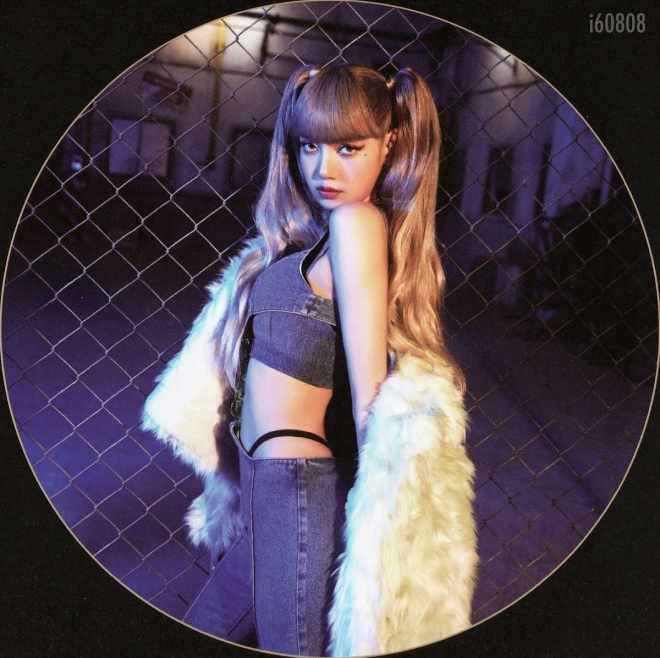 Blackpink, Lisa, Blackpink tin tức, Blackpink thành viên, Kpop, Lalisa, đĩa than, Kpop idol, Blackpink idol, Blackpink album, Lisa album, Lisa bài hát