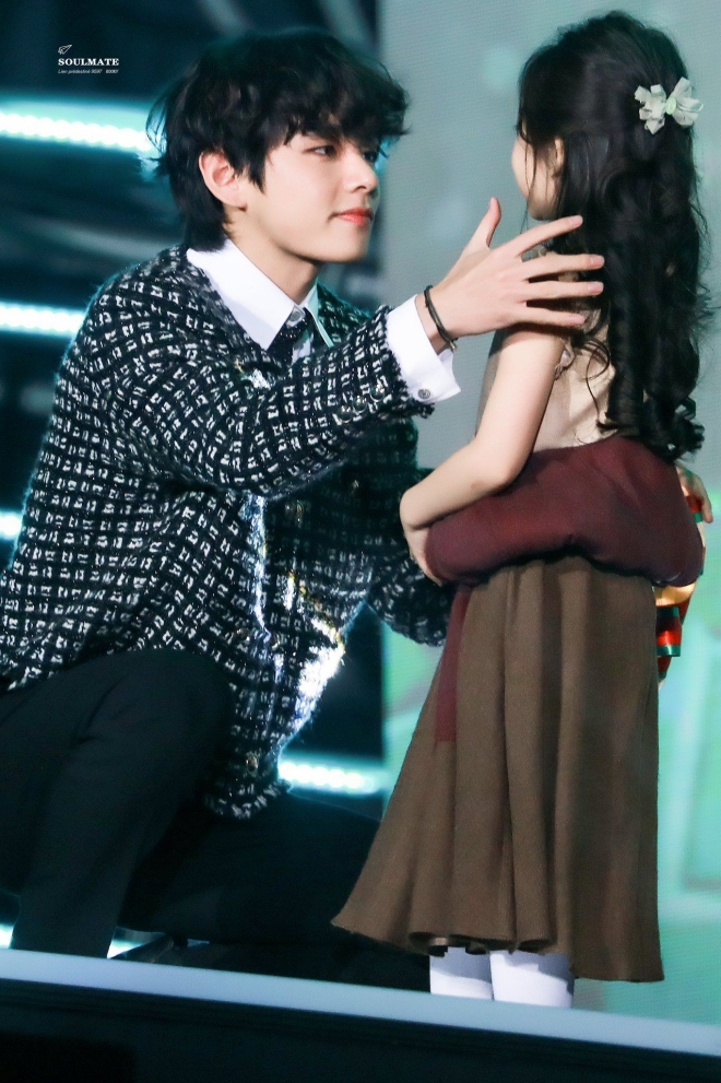 BTS, BTS tin tức, BTS thành viên, Kpop, ARMY, Kim Woo Bin, Twice, BTS V, V, V BTS, BTS youtube, BTS idol, BTS profile, BTS fansign, Nayeon, Dahyun, sao Hàn