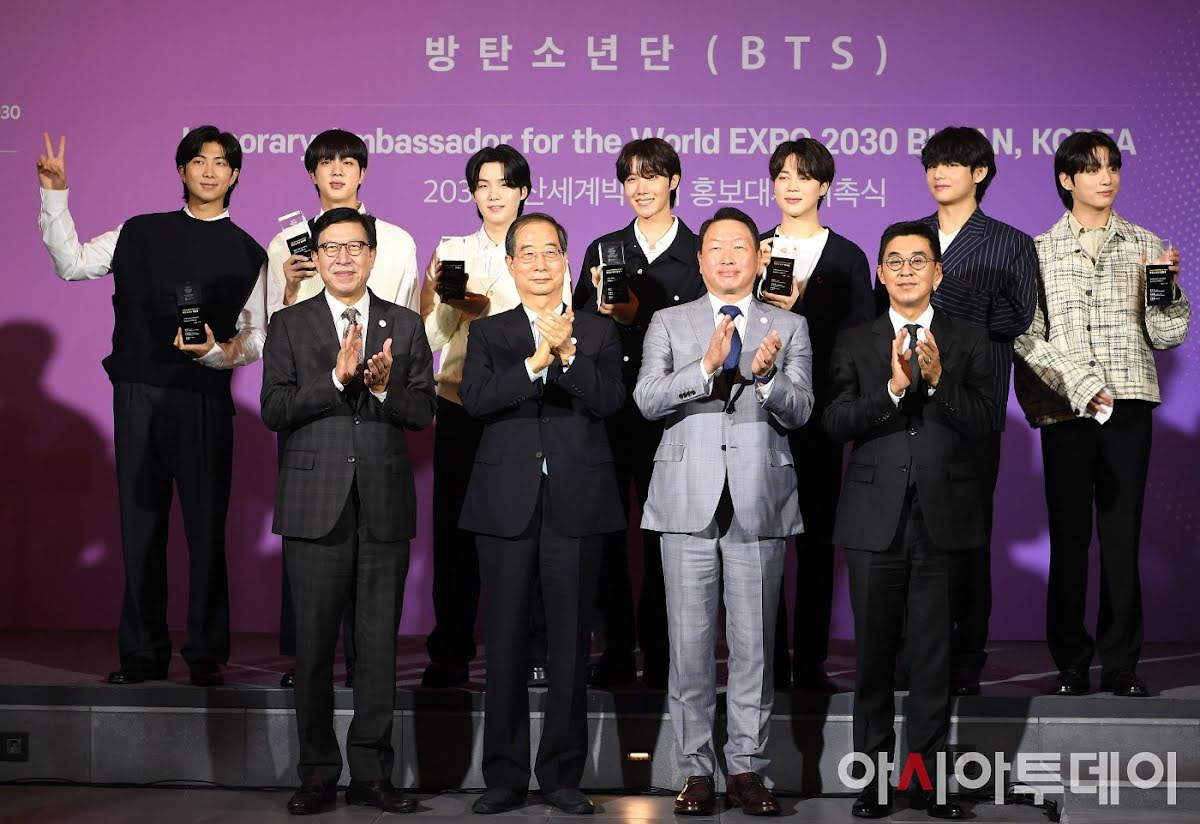 BTS, BTS tin tức, BTS thành viên, Kpop, ARMY, bts army, RM, Jin, Suga, J-Hope, Jimin, V, Jungkook, BTS ảnh, ảnh BTS, Busan World Expo 2030, BTS full HD, BTS idol