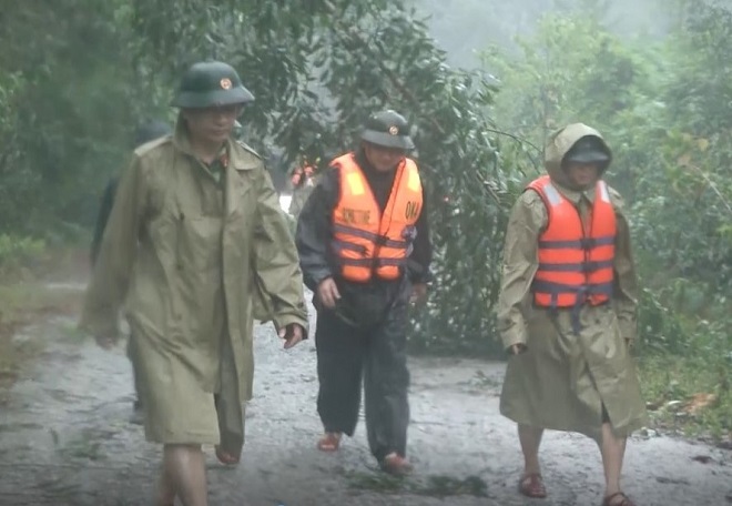 thăng quân hàm, tặng huân chương, Huế, bão, mưa lũ, sạt lở, Rào Trăng 3