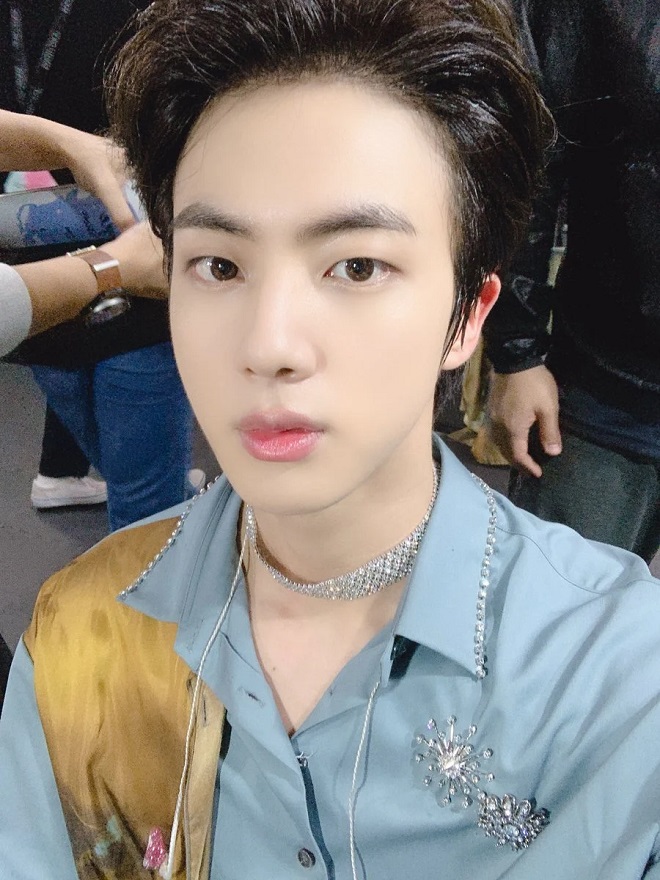 BTS, Jin đeo choker, Jin đeo vòng cổ, vòng cổ của Jin, hút hồn ARMY, worldwide handsome, Jin BTS, ARMY, Kpop