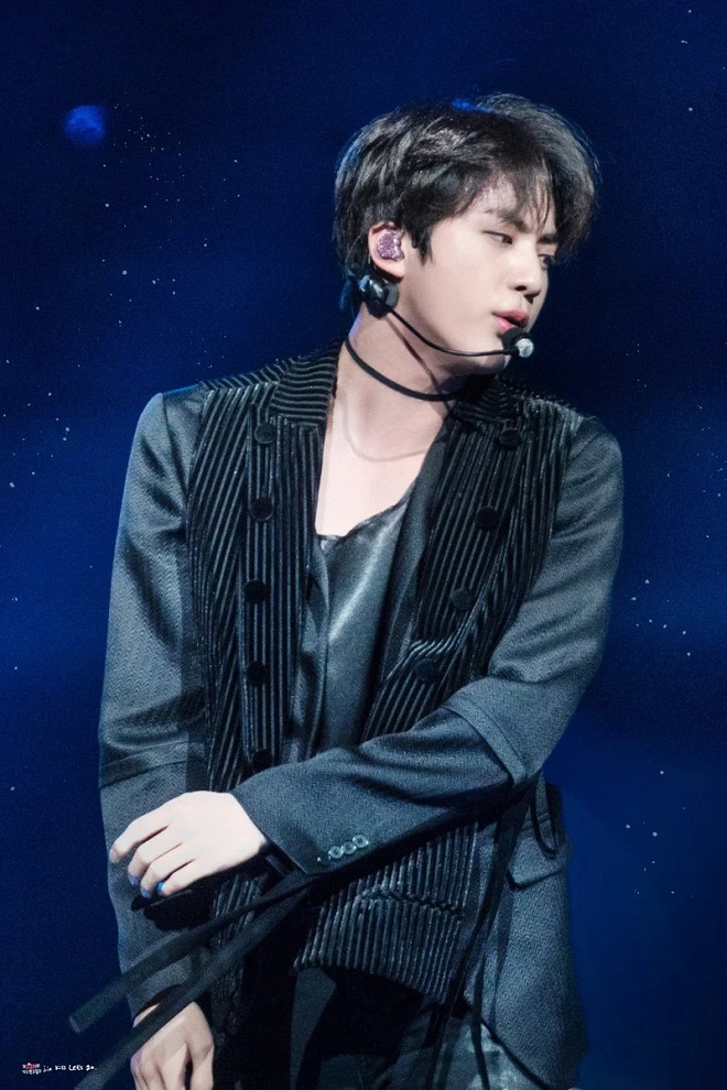 BTS, Jin đeo choker, Jin đeo vòng cổ, vòng cổ của Jin, hút hồn ARMY, worldwide handsome, Jin BTS, ARMY, Kpop