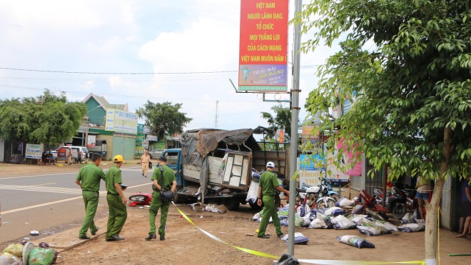 Sớm điều tra nguyên nhân vụ tai nạn giao thông liên hoàn tại Đắk Nông