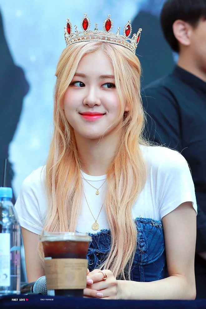 Khác biệt sẽ giúp bạn nổi bật giữa đám đông, và những thành viên BLACKPINK cũng thế. Hãy xem các hình ảnh mới nhất để cảm nhận tính cách độc đáo và cá tính của mỗi người trong nhóm nhạc nổi tiếng này.