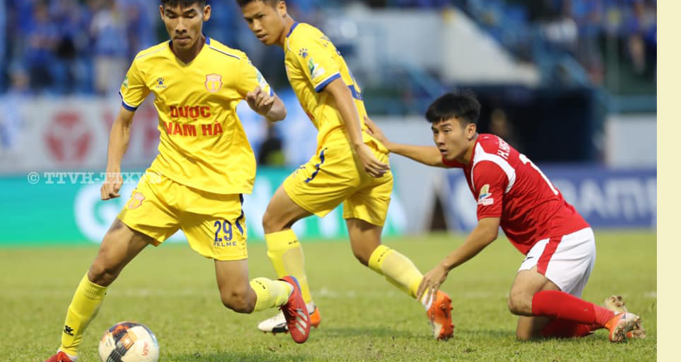 Với kết quả hòa 2-2 sau 90 phút, Than Quảng Ninh và Nam Định phải phân định thắng thua trên chấm 11m. Đỗ Merlo là cầu thủ duy nhất đá hỏng 11m và khiến Nam Định nhận trận thua chung cuộc 4-5 trước Than Quảng Ninh.