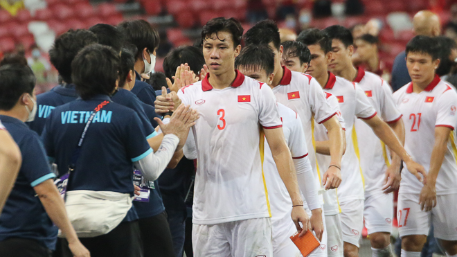 AFF Cup 2021 hôm nay: Tuyển Việt Nam chưa thể về nước. HLV Park Hang Seo chia tay 2 trợ lý