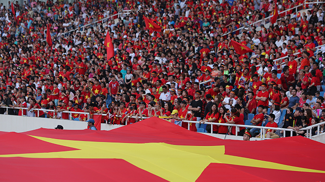 Bóng đá Việt Nam hôm nay: CĐV háo hức cổ vũ đội tuyển Việt Nam tại sân Mỹ Đình
