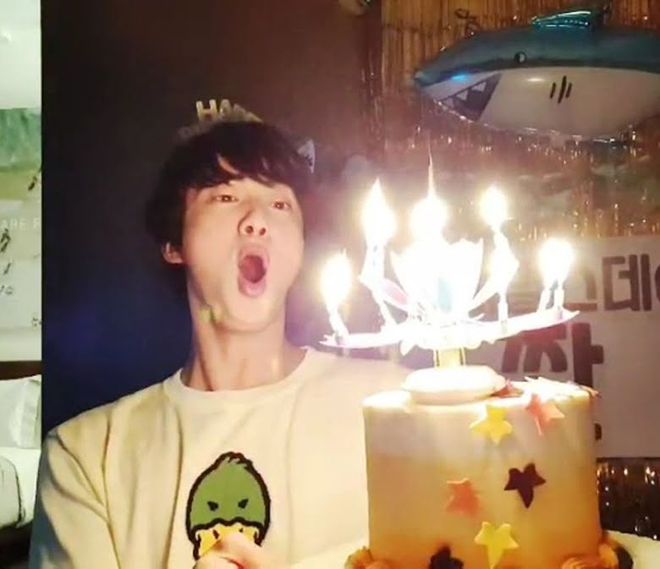 BTS, Jin, Jin nhận quà sinh nhật từ LEGO, V BTS, Jimin tóc dài, Jungkook, bts