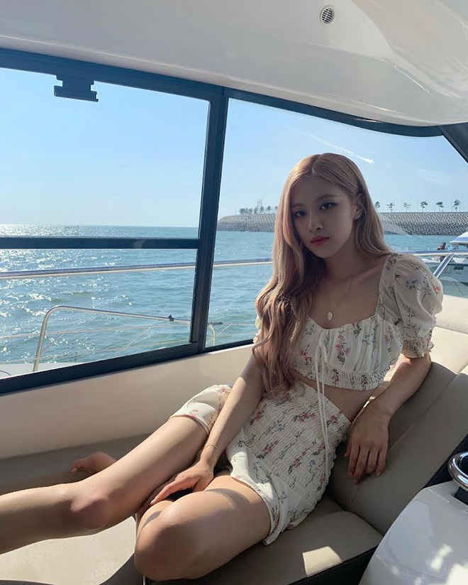 Blackpink, Rosé, Eo con kiến của Rosé, Chân thon dài của Rosé, Set đồ của Rosé