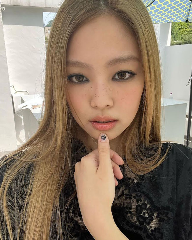 Blackpink, Jennie, Jennie Blackpink trong bộ ảnh lộ liễu mới, Tin blackpink